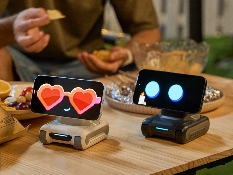 Robot-Space Black-AI Desktop Companion,ChatGPT&Gemini Voice Interaction,Visual Understanding,Personality&Memory,10W Wireless Charging,Tech&Gadget Gift,Electronic pets,Toy,Geek,Desktop Setup